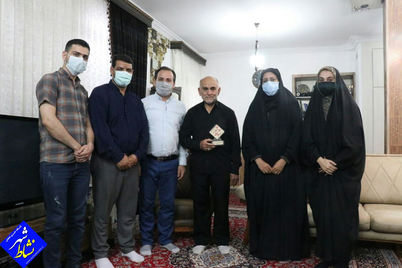 دیدار تعدادی از اعضای مجموعه خبری نشاط شهر با حاج تقی طهماسبی، فعال سیاسی اجتماعی شهر بهار