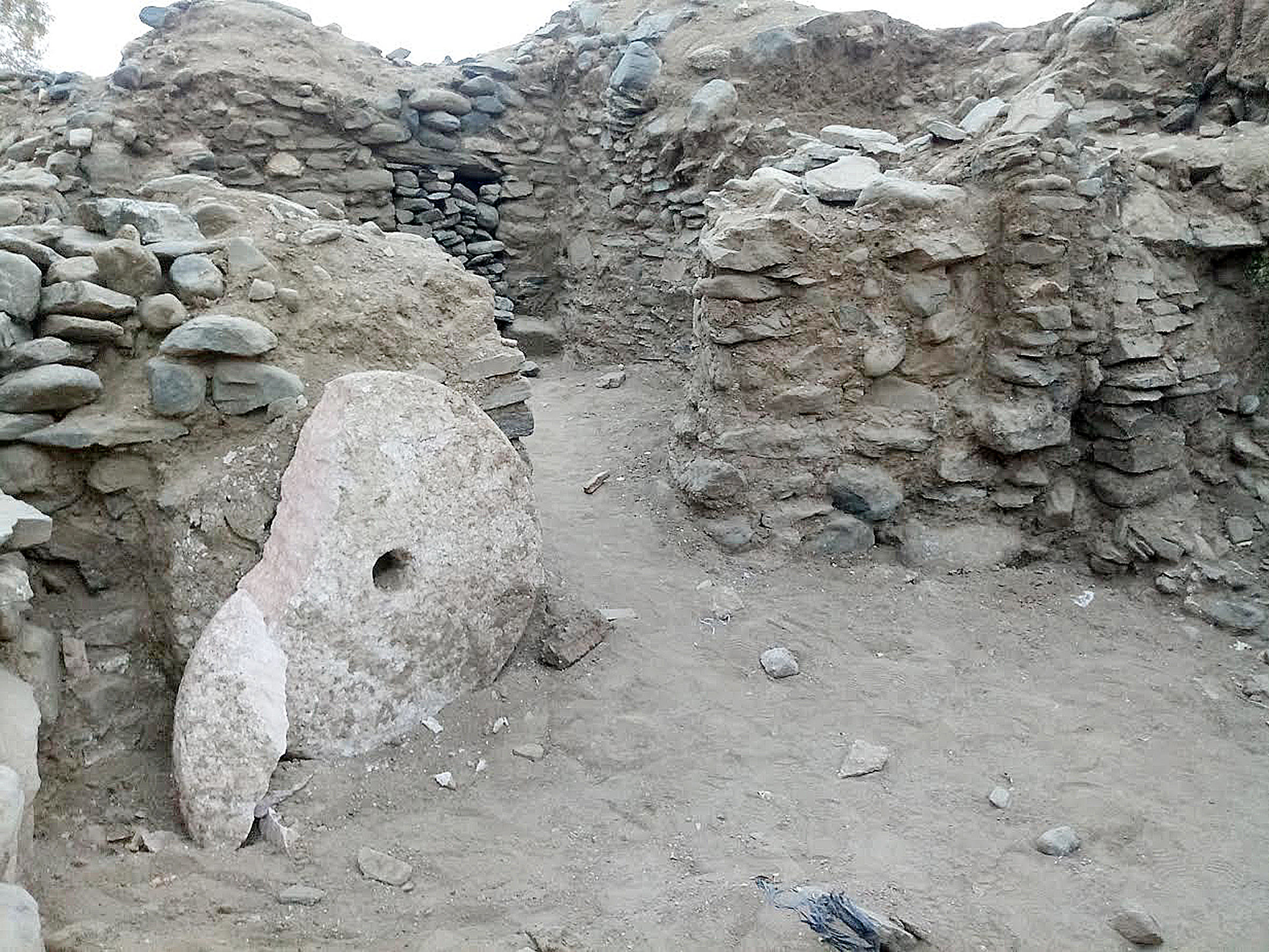 سنگ آسیاب 700 ساله شکست
