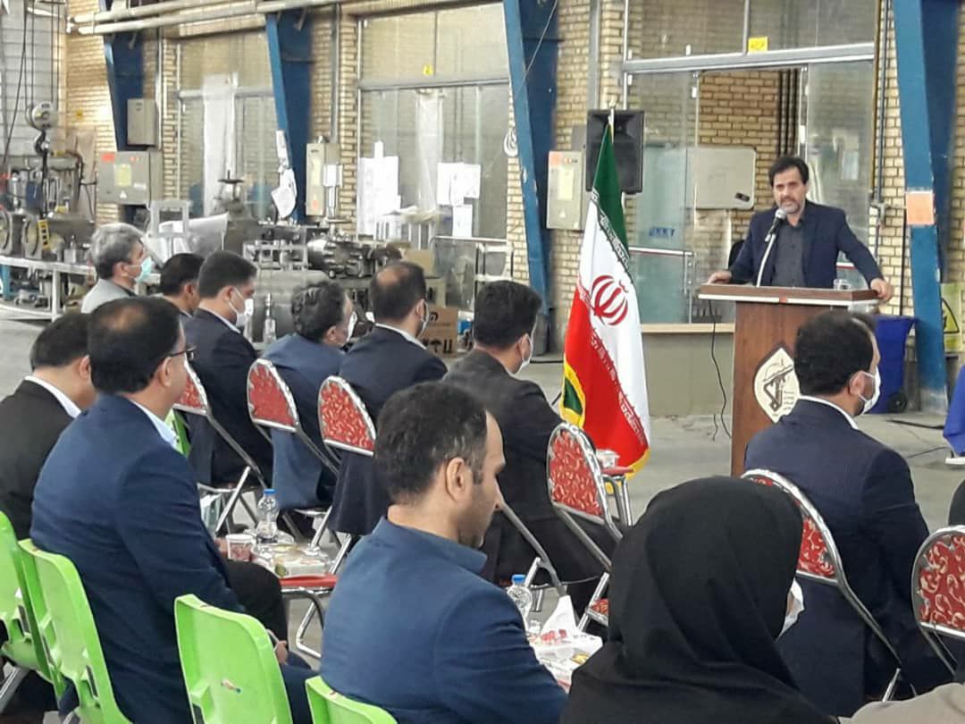 حضور مدیرعامل توزیع برق استان به همراه مدیر توزیع برق بهار در جمع صنعتگران