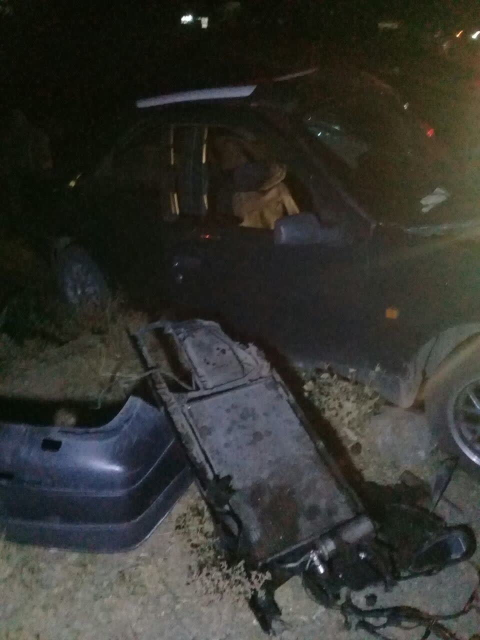 تصادف دو دستگاه خودرو پژو سواری و کامیون میکسر سیمان در محور همدان - کرمانشاه، جاده روستای سیمین