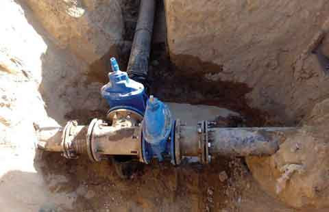 عملیات اتصال آب چاه های اراضی گنج تپه به شبکه توزیع شهر بهار