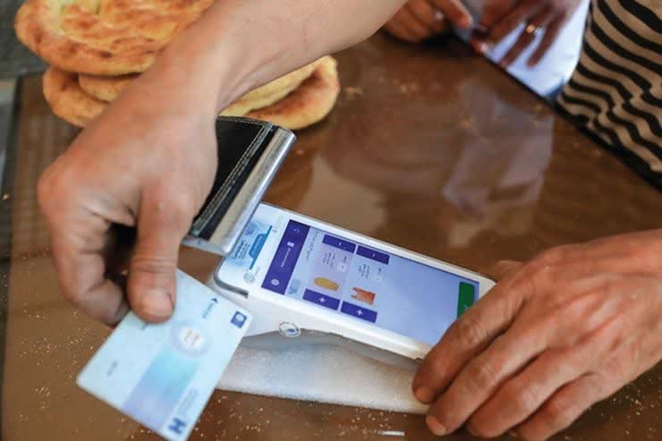 خرید نان با دو کارتخوان در برخی از نانوایی‌های شهرستان بهار