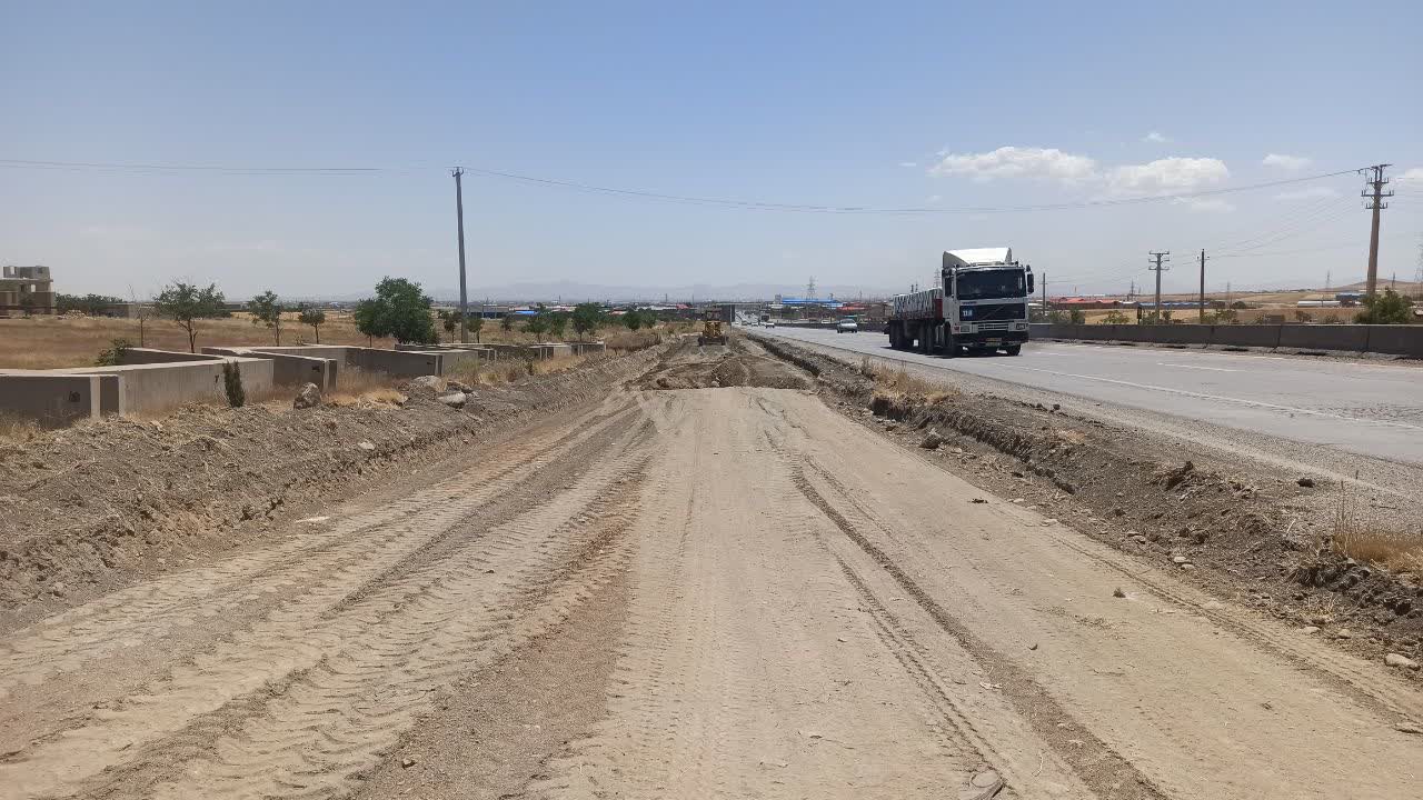 مشکل معارضان محلی و تداخل با تأسیسات زیربنایی برطرف شد/ اجرای عملیات نصب باکس‌های بتنی زیرگذر سیمین آغاز می‌شود/ پروژه زیرگذر تقاطع سیمین به زودی به بهره برداری می رسد