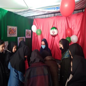 گزارش تصویری از بازدید مسئولین استانی و شهرستانی از نمایشگاه انقلاب در دبیرستان نمونه دولتی حجاب بهار
