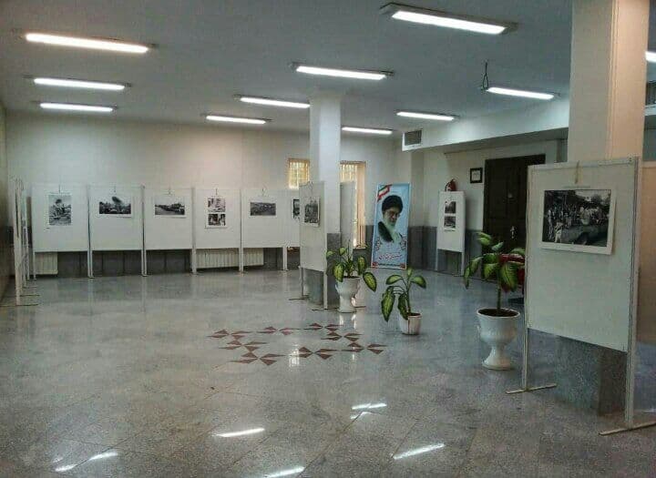 برپایی نمایشگاه عکس و کتب دفاع مقدس در شهرستان بهار