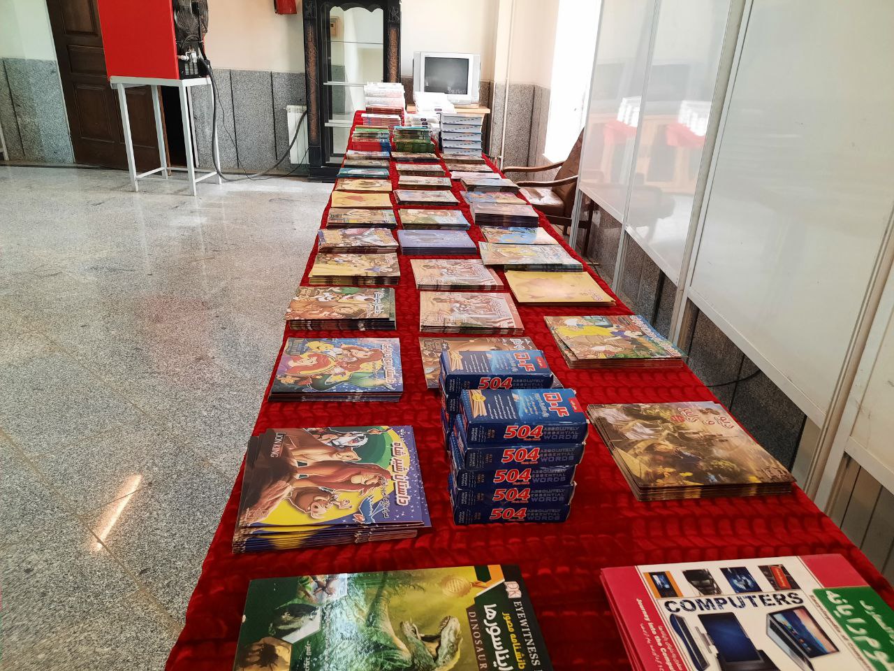 افتتاح نمایشگاه کتاب در بهار به مناسبت هفته کتاب و کتابخوانی
