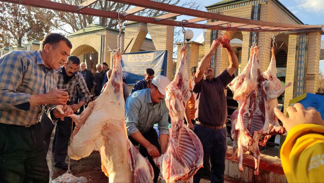 تهیه وذبح ۸ راس گوسفند جهت رفع بلا از سطح شهر بهار