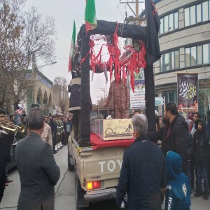 استقبال از شهدای گمنام در شهر بهار عصر امروز شهدای گمنام وارد شهر بهار شده و با حضور زنان و مردان ولایتمدار شهر بهار تشییع شدند.